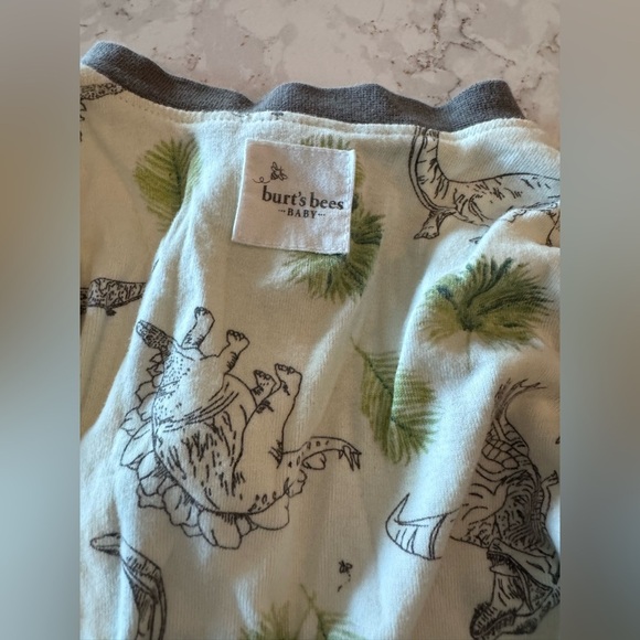 6-9M - pack of 3 - footies- Burt’s bees & Carters - Picture 2 of 14